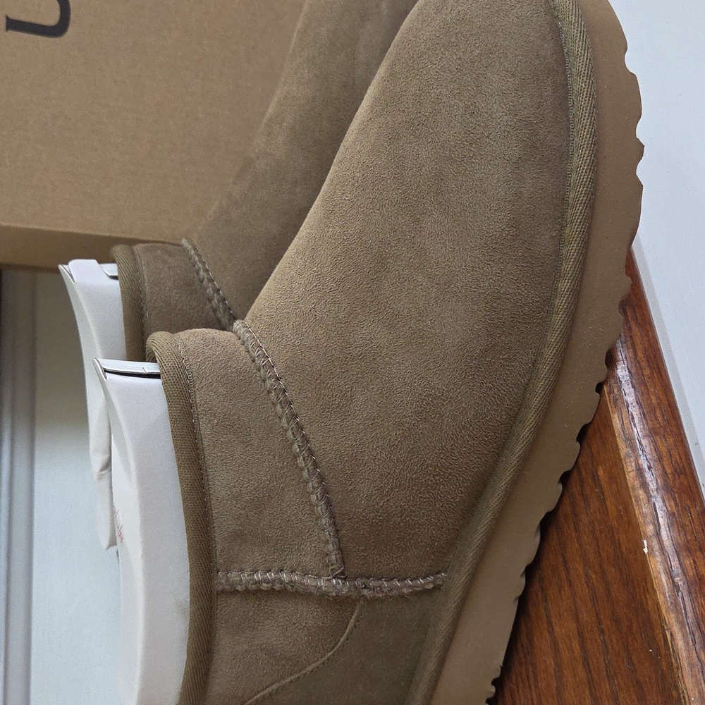 UGG classic ultra mini khaki boots size 7 NIB - Picture 2 of 4